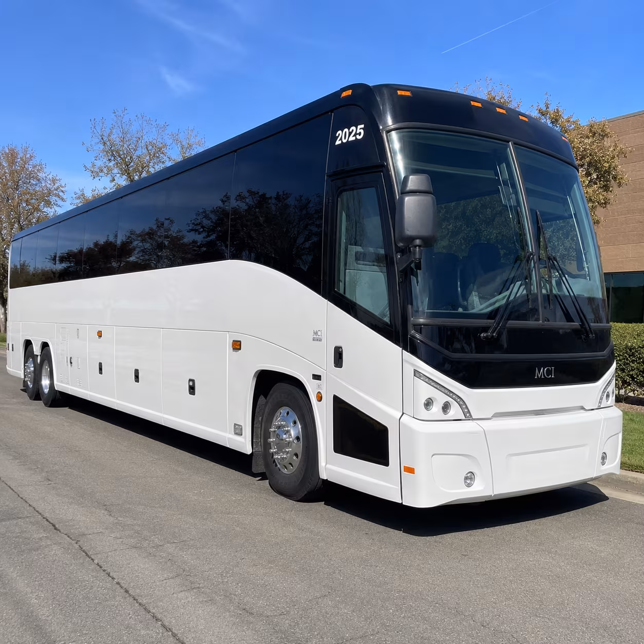 statenislandcharterbuscompany com makes it easy to get to jones beach theater and ubs arena from staten island